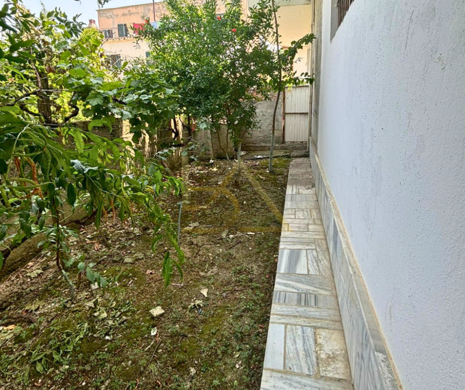VILLA SU DUE PIANI IN VENDITA – BERAT