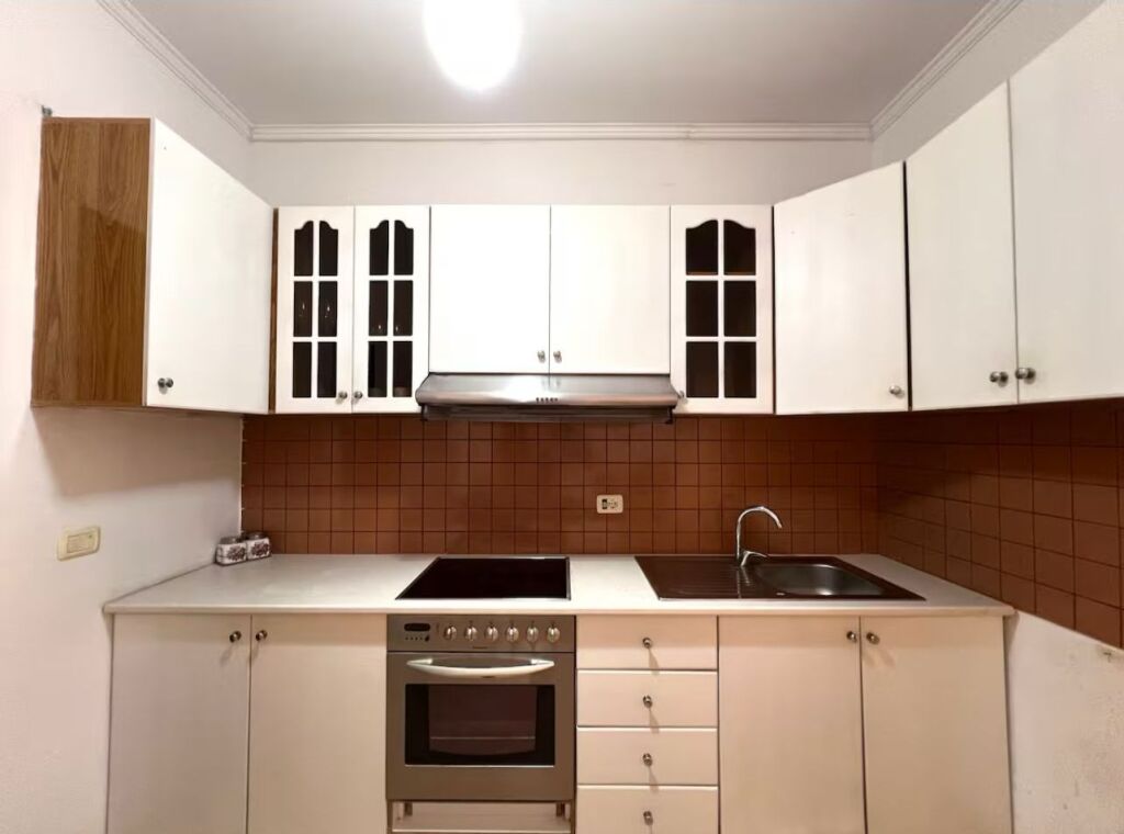 Apartament 1+1 me Qira Afër Hotel Adriatik, Plazhi i Durrësit
