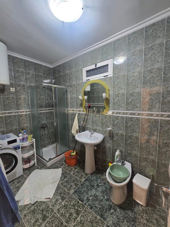 APARTAMENT NË SHITJE – MUNDËSI IDEALE PËR BANIM DHE BIZNES
