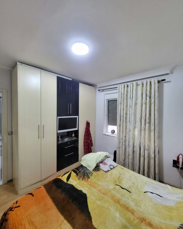 🏡 **SHITET APARTAMENT 2+1 | PARKU I AUTOBUZEVE**