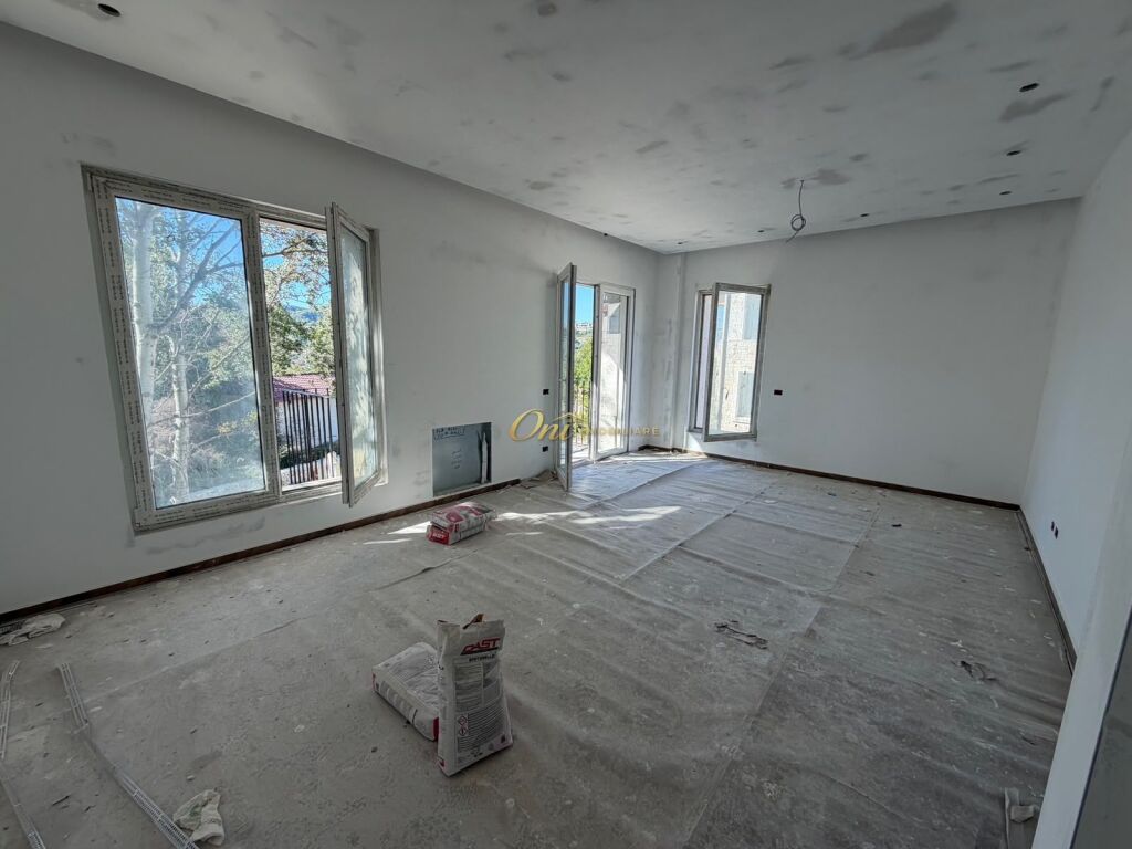 PRANE TEG SHITET APARTAMENT 2+1