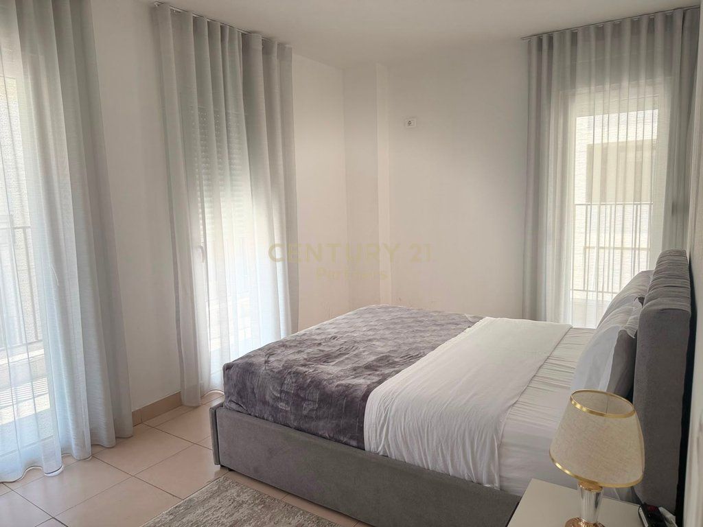 APPARTAMENTO 3+1+2 IN VENDITA – VIA 5 MAGGIO, TIRANA