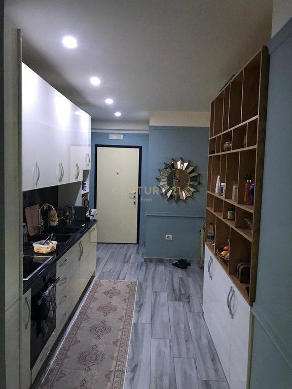APARTAMENT 2+1 PER SHITJE NE QENDER KAMEZ