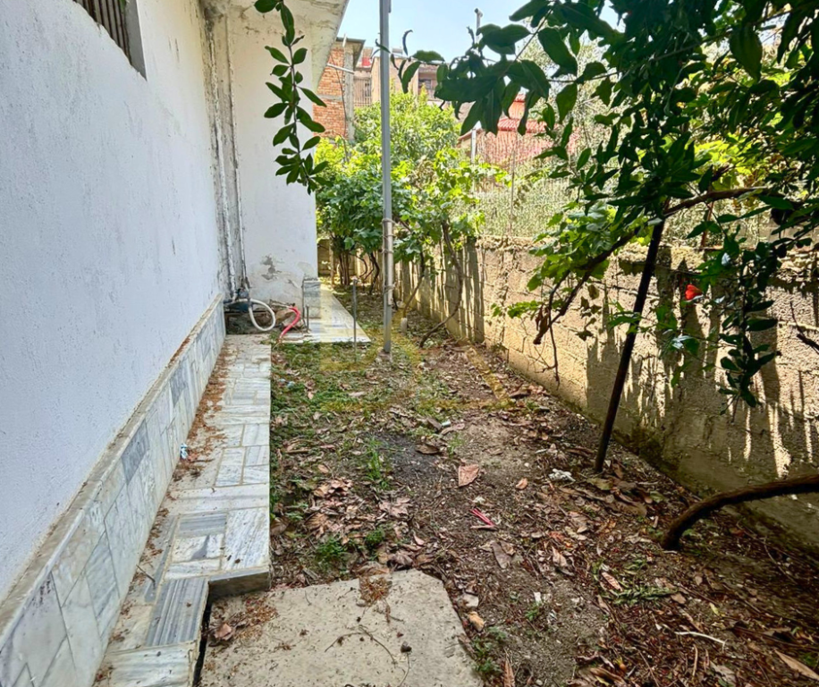 VILLA SU DUE PIANI IN VENDITA – BERAT