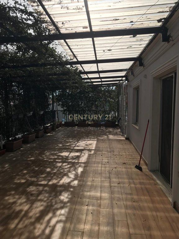 APARTAMENT 2+1 PER SHITJE NE QENDER KAMEZ