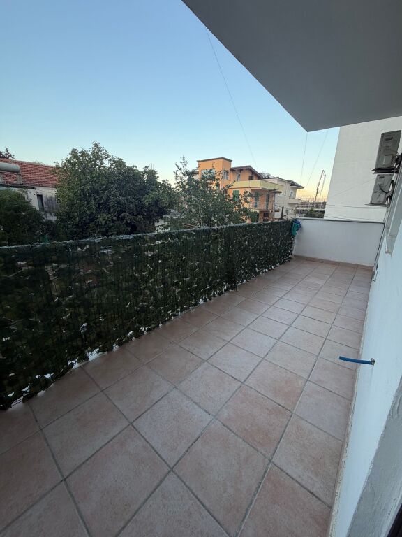 Shitet apartament 2+1+2tualete