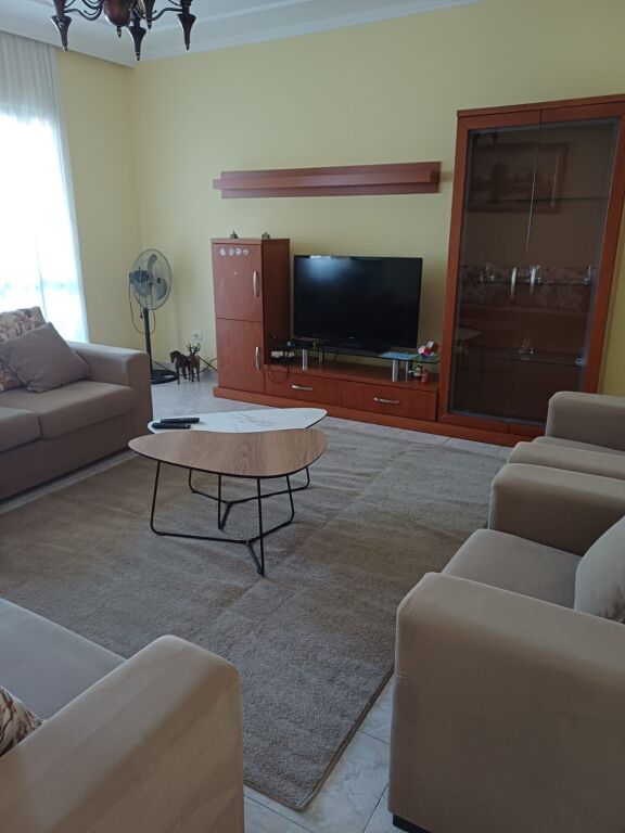 🏡 Jepet me qira apartament 2+1+2