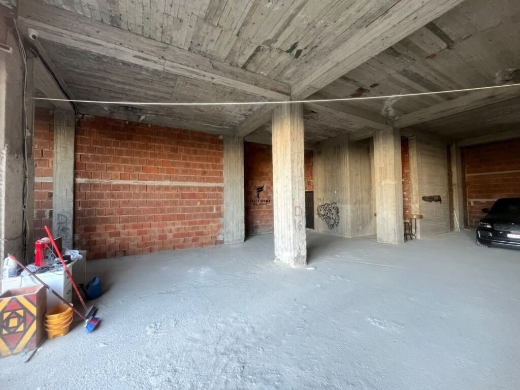 WAREHOUSE FOR RENT 260M2 CASA ITALIA 150,000 LEKE  FH-98175