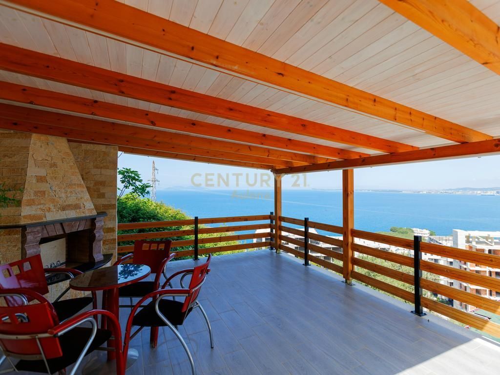 Vilë Moderne me Pamje Panoramike nga Deti në Vlorë për Qira