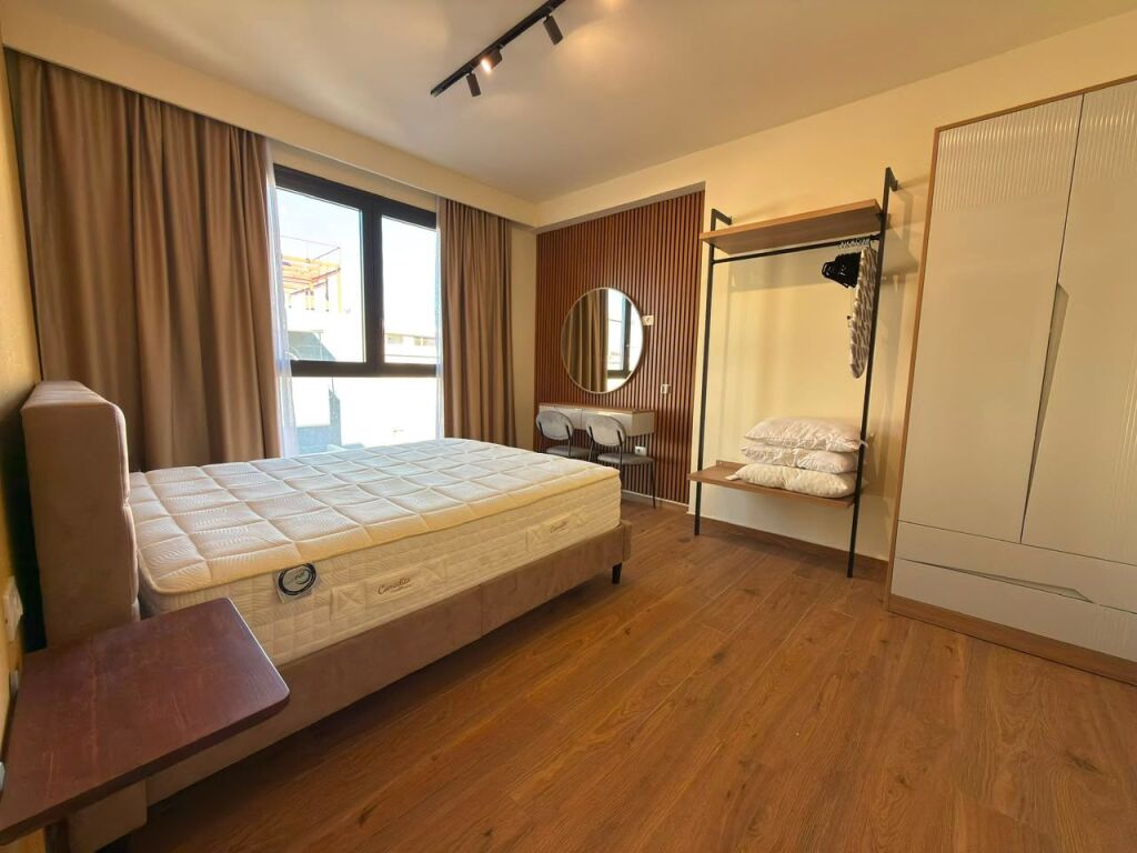 APARTAMENT 1+1 ME QERA – LUNGOMARE, VLORË