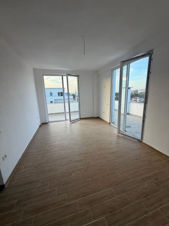 Shitet, Apartament 2+1, Rruga Sokrat Miho, Tiranë    15,000,000 Lekë