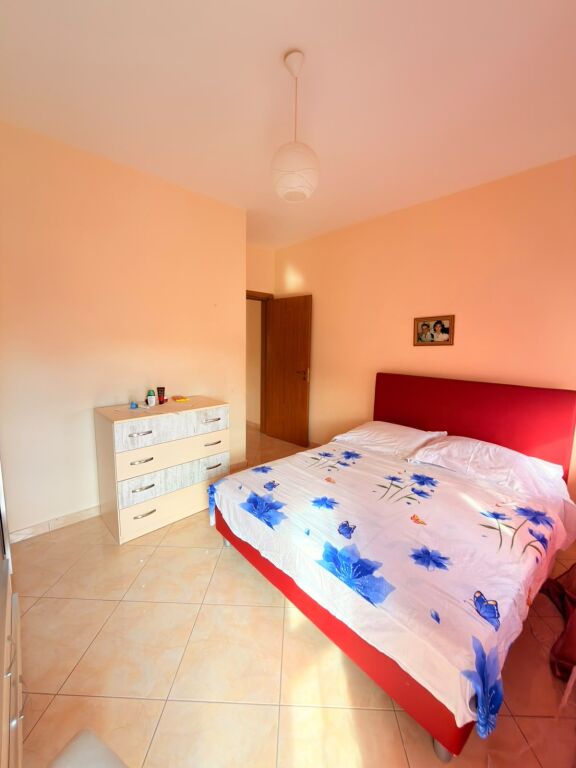 JEPET ME QERA APARTAMENT 2+1 PRANE SPITALIT RAJONAL, DURRES