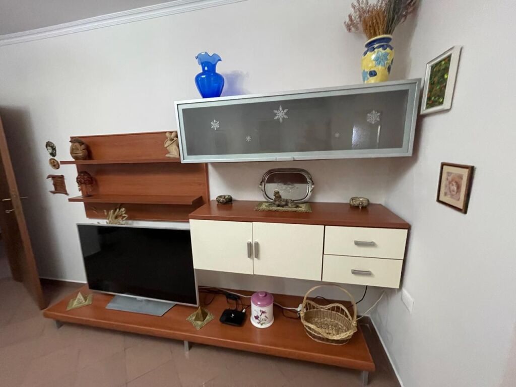 Stadiumi Dinamo, jepet me qera apartament 2+1.
