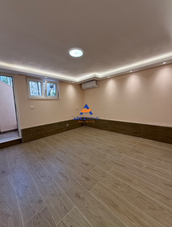 JEPET VILE ME QERA PER ZYRA/BANIM 141 M2 "TE 21 DHJETORI" 210000 LEKE