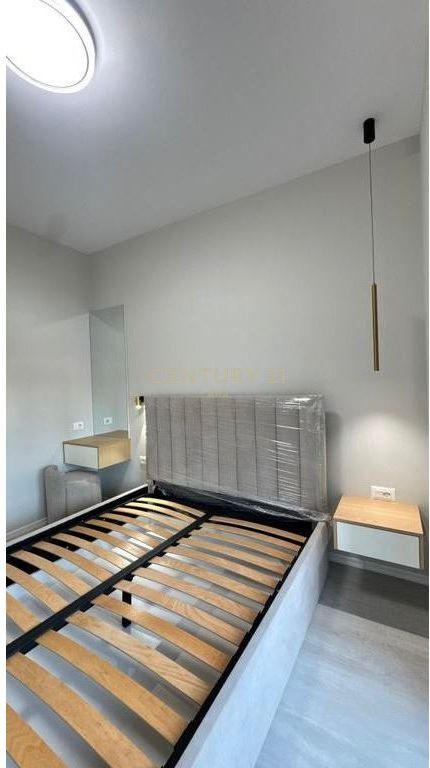 Jepet me qira apartament 1+1 në rrugën Karl Gega, pranë ish Stacionit të Trenit!