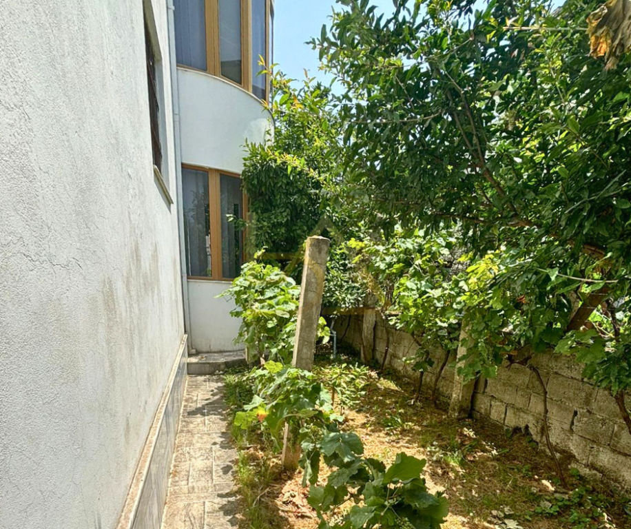 VILLA SU DUE PIANI IN VENDITA – BERAT