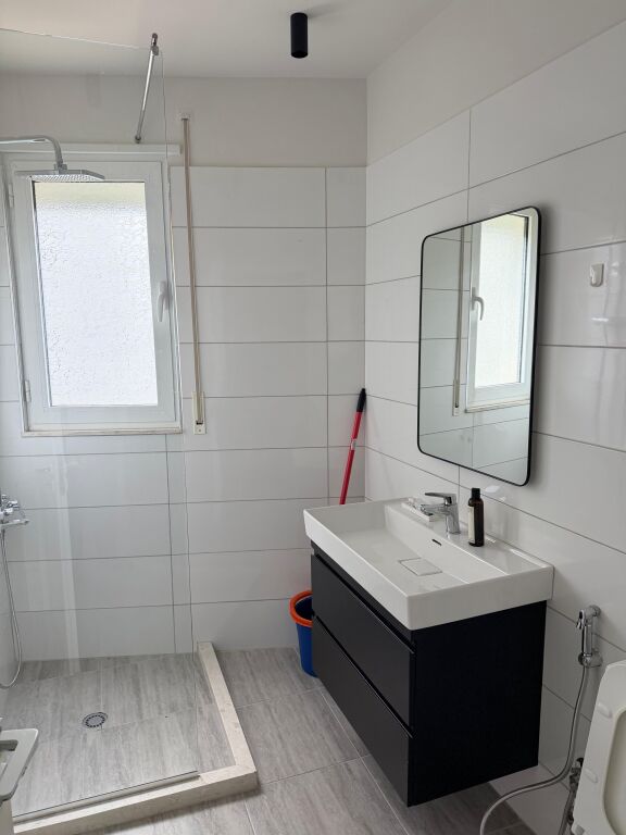 Shitet apartament 2+1+2 tek Kopshti Zoologjik