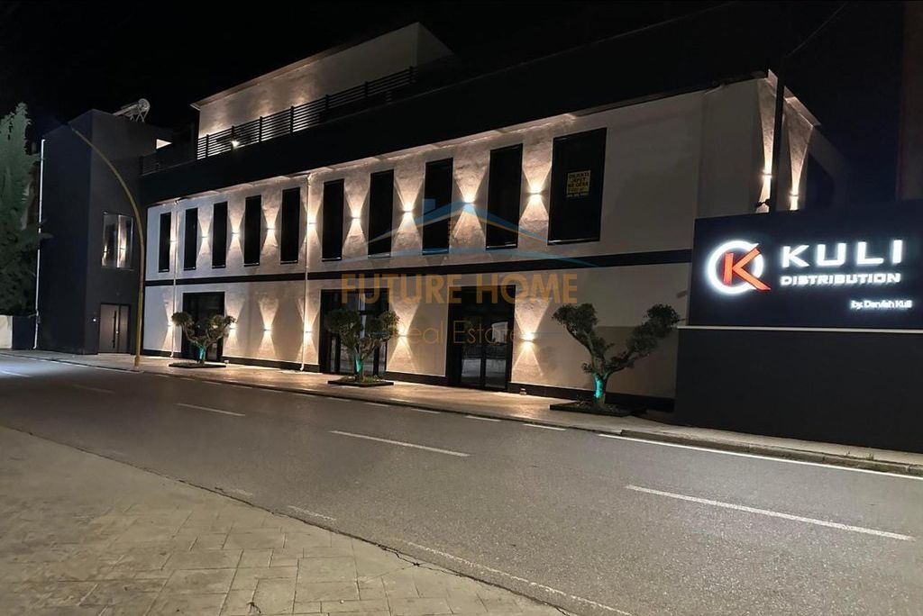 Edificio commerciale con appartamento di lusso in vendita 🏢