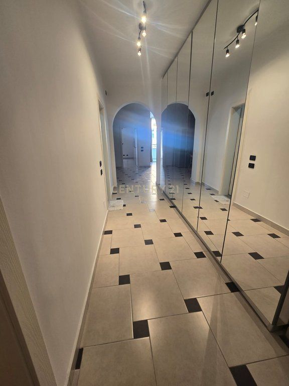 APARTAMENT NË SHITJE – MUNDËSI IDEALE PËR BANIM DHE BIZNES