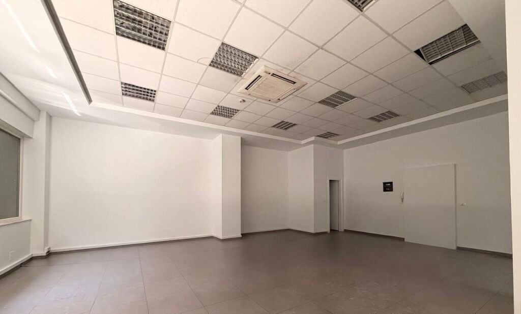 Jepet ambient biznesi me qira tek Rruga e Bogadaneve