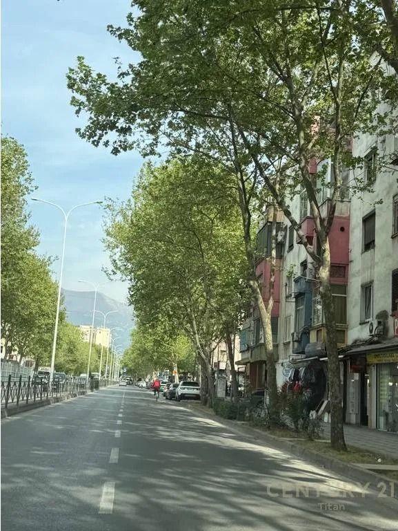 SHES, APARTAMENT 1+1, RRUGA ASIM VOKSHI, PRANE SPAKUT, TIRANE . Empire75407