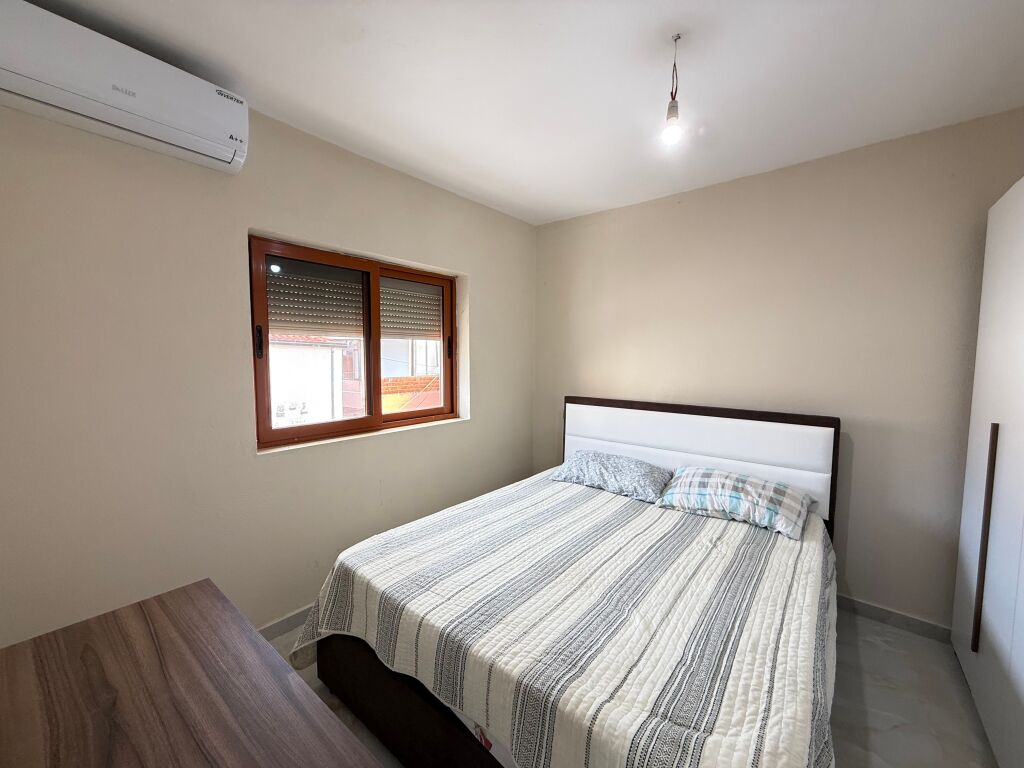 Jepet me qira – Apartament 1+1 pranë Muzeumit