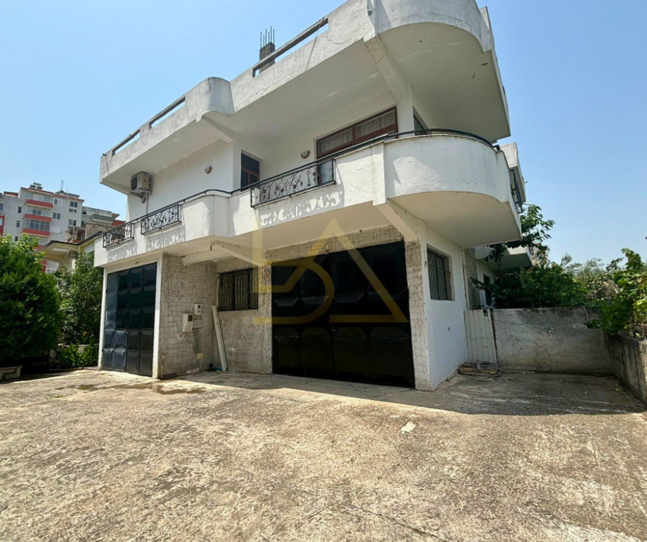 VILLA SU DUE PIANI IN VENDITA – BERAT