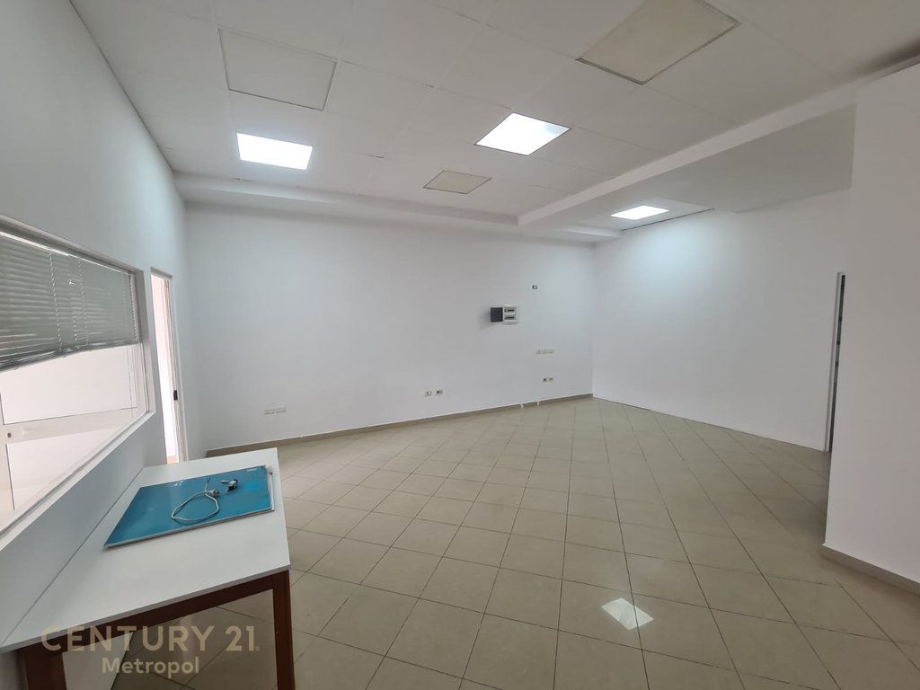 ZYRE 140M2 TEK RRUGA E KAVAJES!