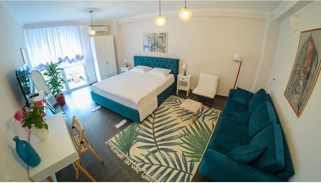 SHITET APARTAMENT 3+1 NË RRUGËN E BARRIKADAVE – INVESTIM ME POTENCIAL TË LARTË!