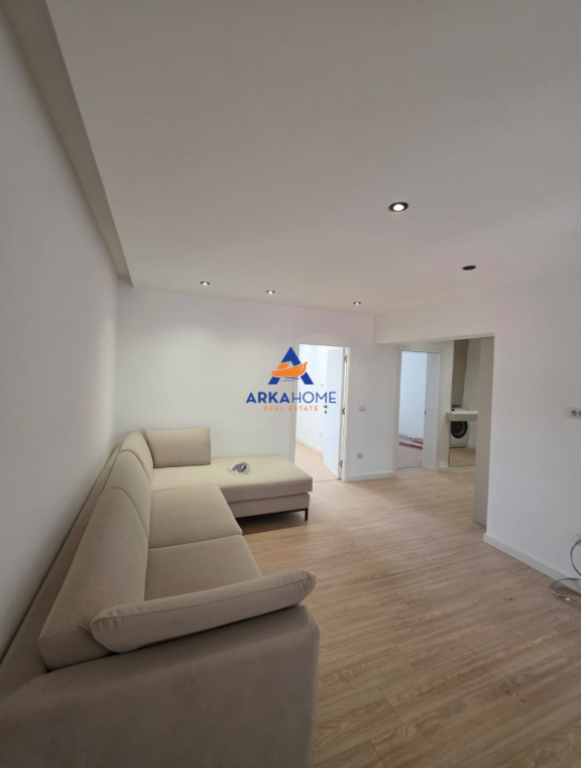 APARTMENT FOR RENT 2+1 "KAVAJES STREET, OPPOSITE DINE HOXHA MOSQUE" 750 EURO (NEGOTIABLE)

