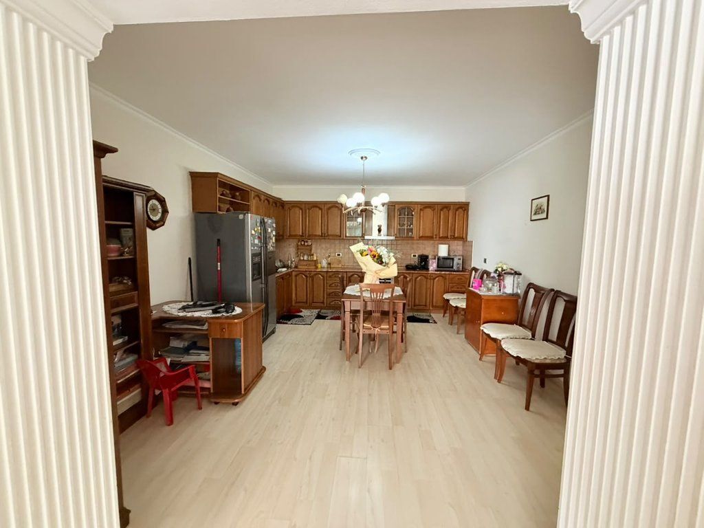 SHITET APARTAMENT 2+1 PRANË FUSHËS SË ALI DEMIT, TIRANË- SHITET ME KREDI!