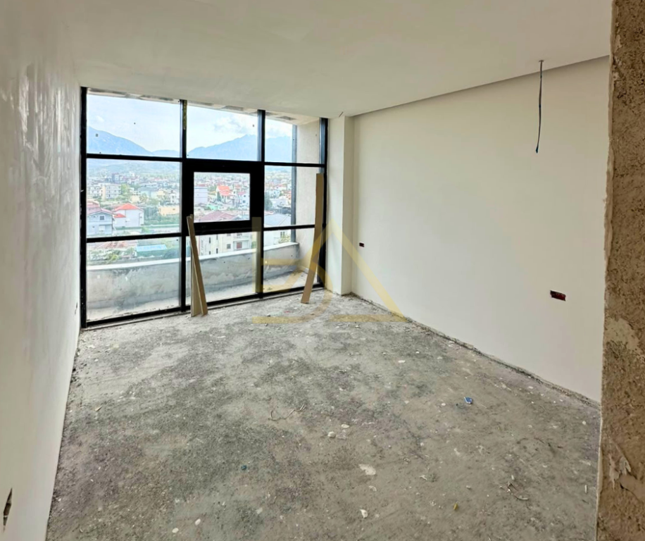 JEPET ME QIRA NDËRTESË 6-KATËSHE – KAMËZ, TIRANË