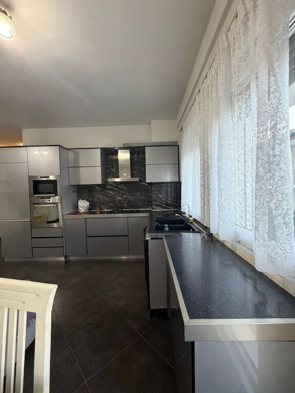 Shitet apartament 2+1+2tualete
