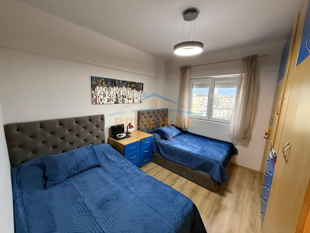Shitet Apartamet 2+1, Komuna e Parisit , Tiranë
