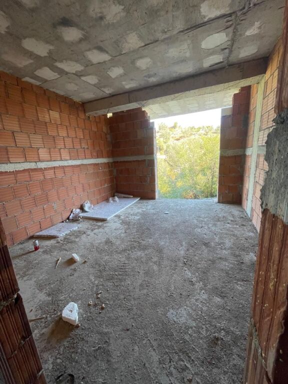 Shitet Apartament 2+1