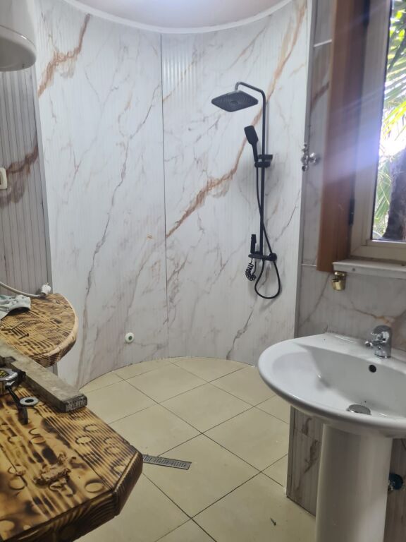 Rent | Apartament 3 + 1 + 2 | Rethi Shkozë | 1000 €/month