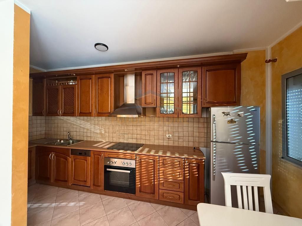 Qera, Apartament 3+1+2, Zogu i Zi, Tiranë.