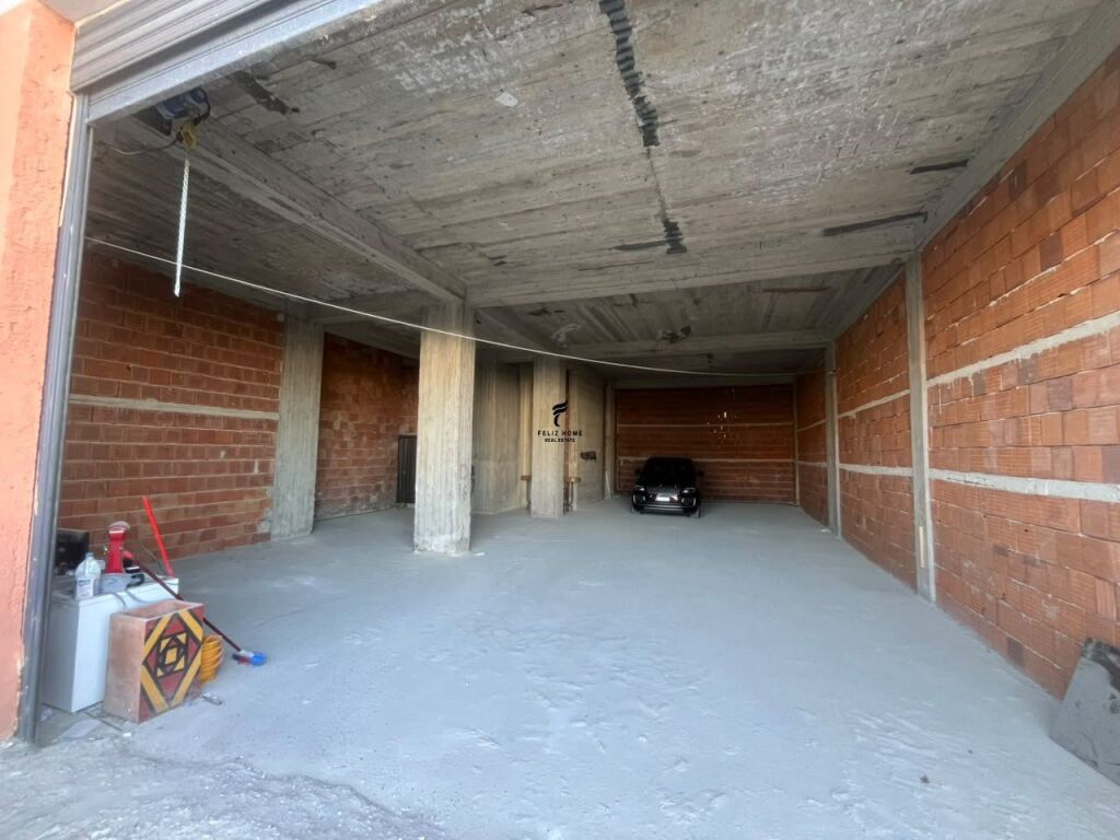WAREHOUSE FOR RENT 260M2 CASA ITALIA 150,000 LEKE  FH-98175
