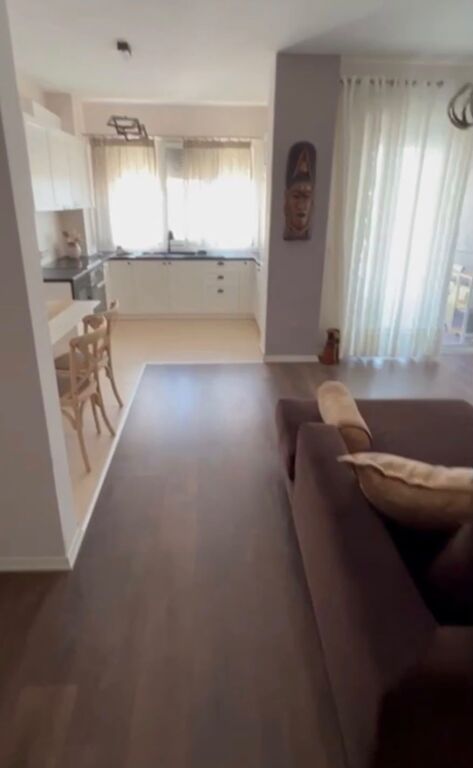 Kopshti Zologjik, jepet apartament 2+1+2 me qera.