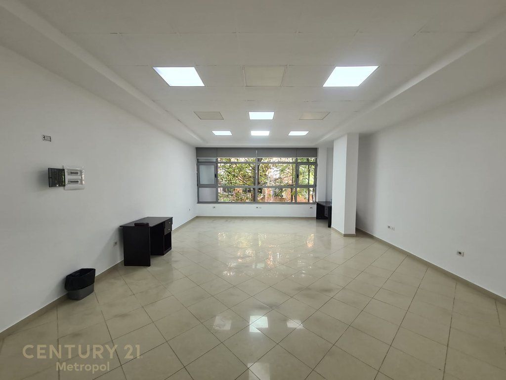 ZYRE 140M2 TEK RRUGA E KAVAJES!