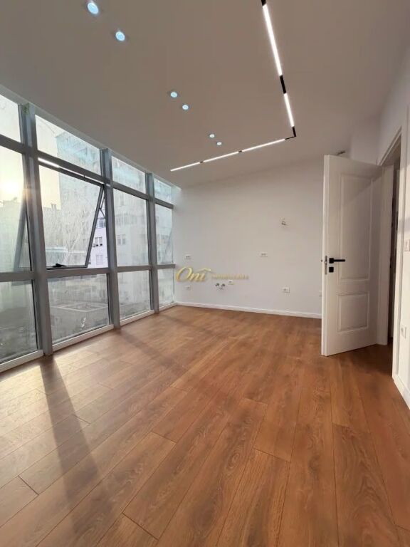 21 DHJETORI APARTAMENT PER SHITJE 1+1