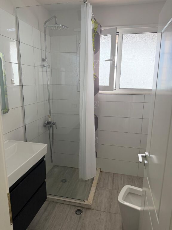 Shitet apartament 2+1+2 tek Kopshti Zoologjik