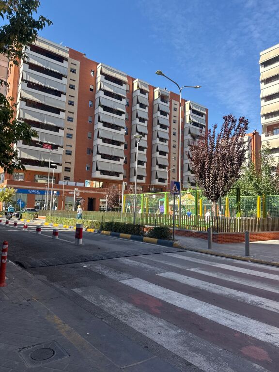 Dyqan me qira tek Kompleksi Delijorgji