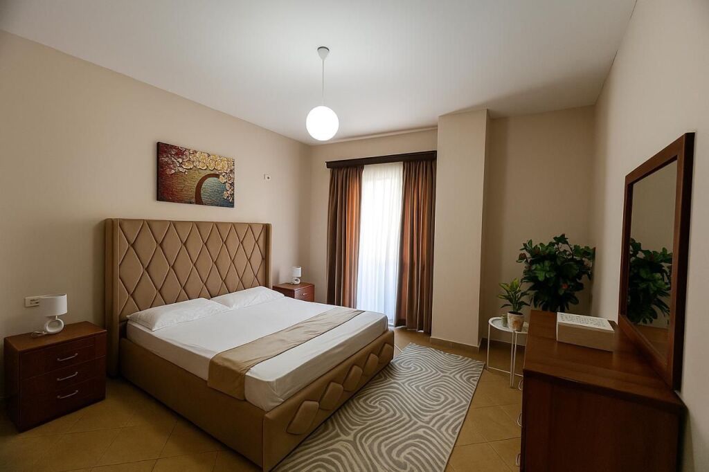 AFFITTASI APPARTAMENTO 1+1 – VICINO HOTEL DYRRAH, SPIAGGIA, DURRËS!