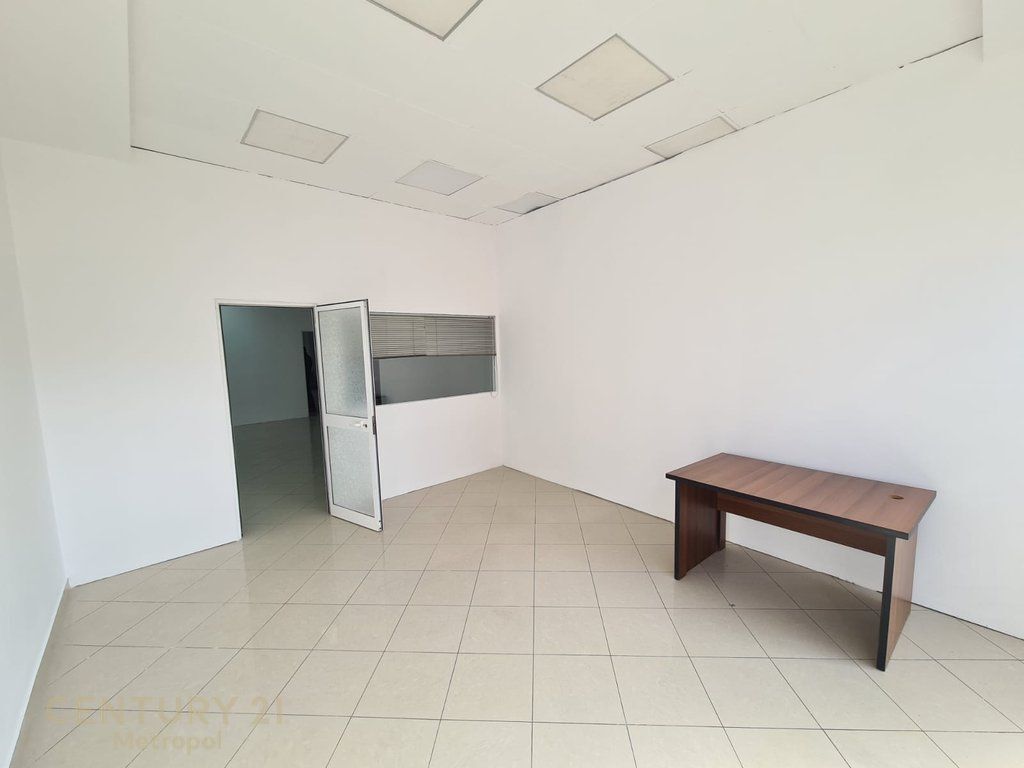 ZYRE 140M2 TEK RRUGA E KAVAJES!