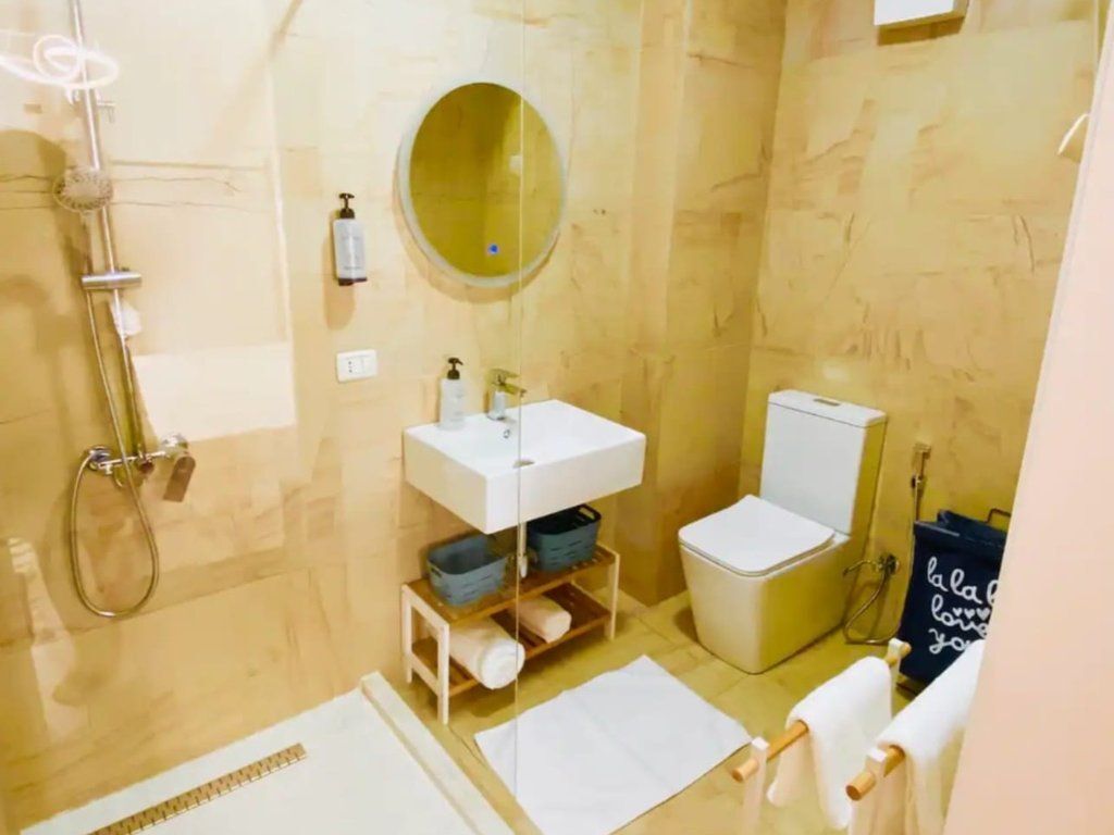SHITET APARTAMENT 3+1 NË RRUGËN E BARRIKADAVE – INVESTIM ME POTENCIAL TË LARTË!