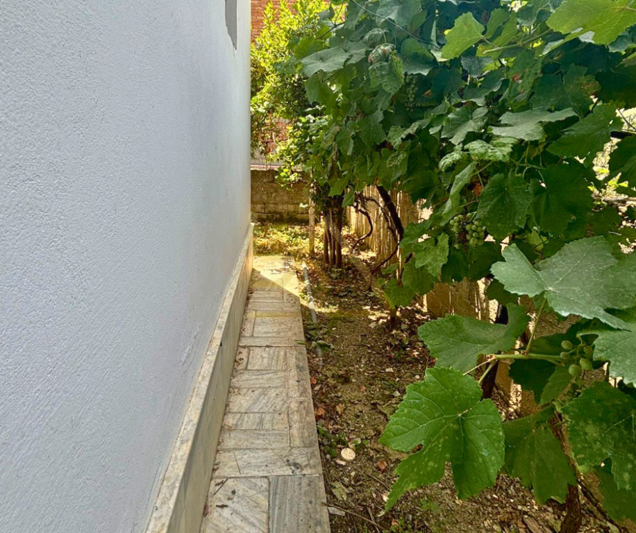 VILLA SU DUE PIANI IN VENDITA – BERAT
