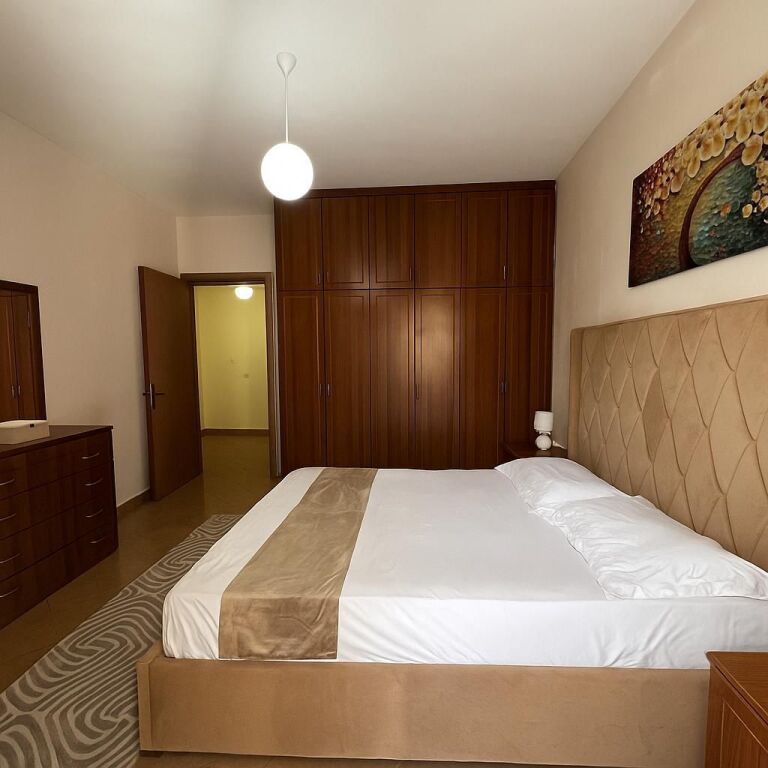 AFFITTASI APPARTAMENTO 1+1 – VICINO HOTEL DYRRAH, SPIAGGIA, DURRËS!