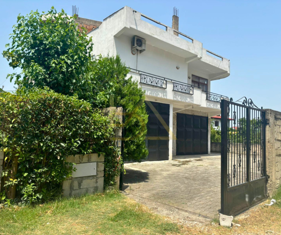 VILLA SU DUE PIANI IN VENDITA – BERAT