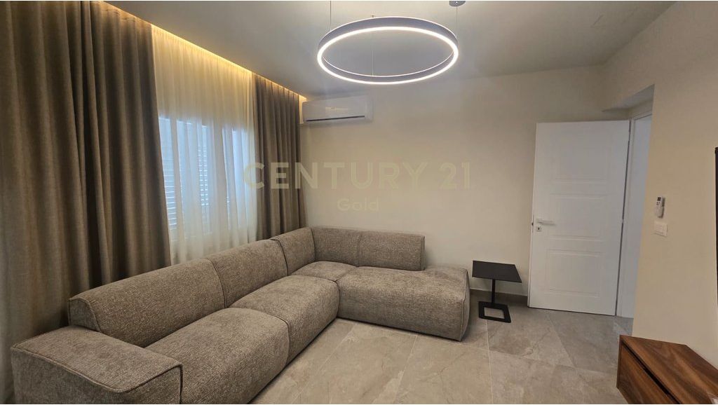 Jepet me qera Apartament 2+1 i sapo rikonstruktuar te rr. Durresit